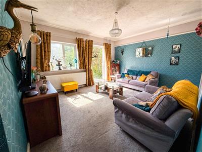 ALTERNATE VIEW OF LOUNGE